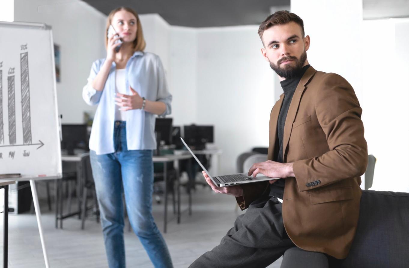 Современный офис Erex Investings с комфортной зоной для консультаций и обучения финансовой грамотности